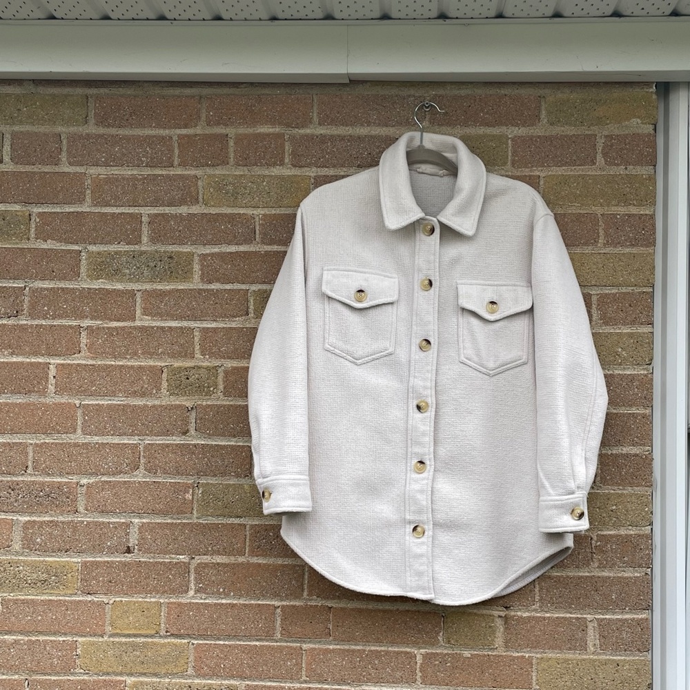 Women's Shirt/Jacket: Off-White Cream Shacket With Tortoise Shell Buttons